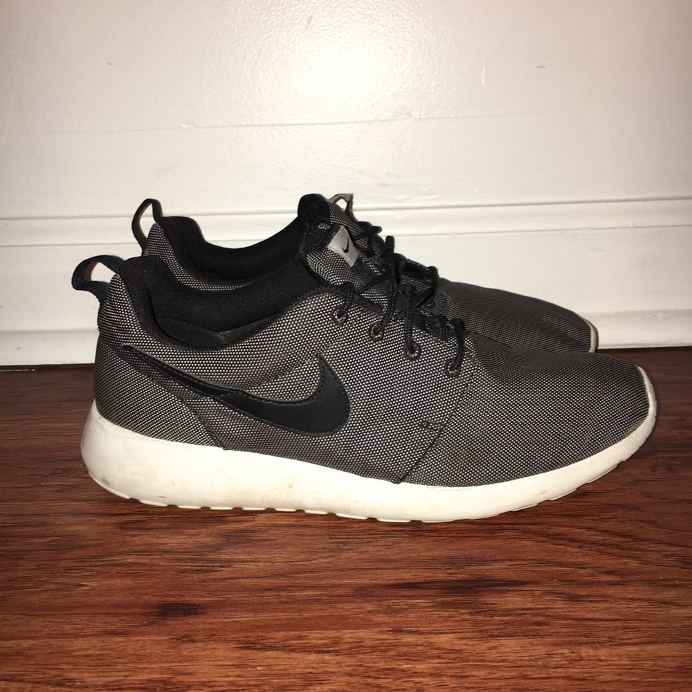 NIKE ROSHE men’s size 8. LIKE NEW